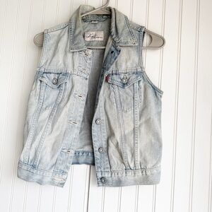 Levi’s Size S Light Wash Denim Vest